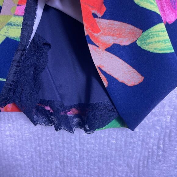 Trina Turk Floral Clemente Water Lily Twist Back Sheath Dress Multicolor Size 6 - Picture 7 of 12